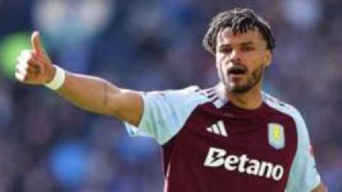 Mings signs one-year extension to Villa deal