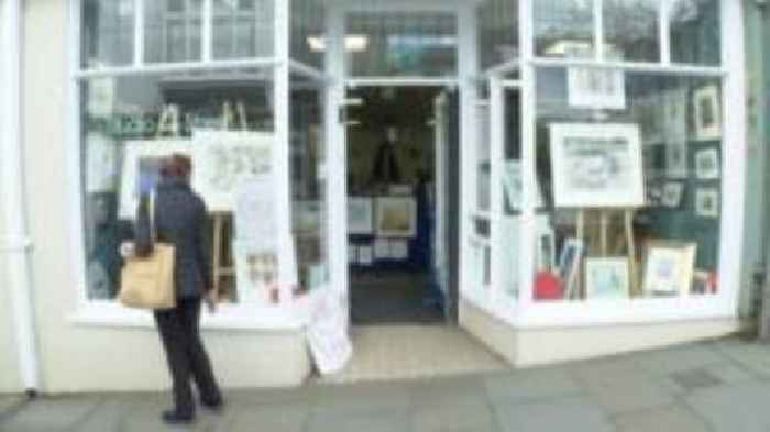 High street shop to close due to  business rates