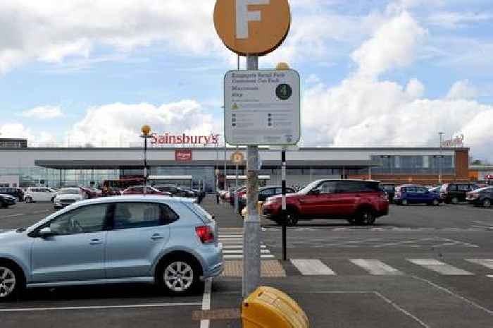 Two men admit carrying knives at East Kilbride's Kingsgate Retail Park