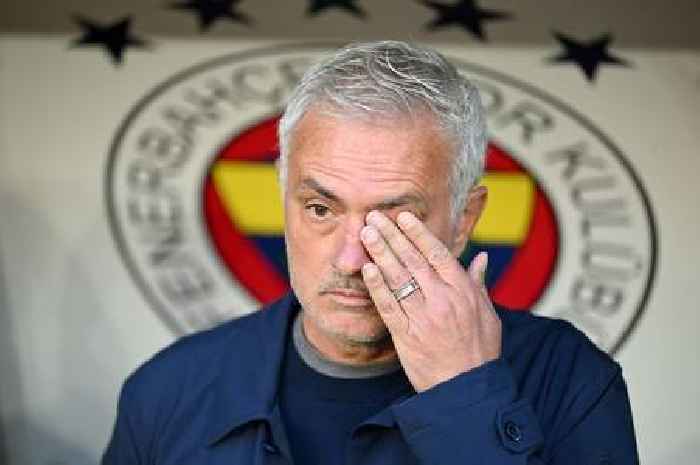 Ex-Chelsea star tells Jose Mourinho he has 'lost humility' and should consider retiring