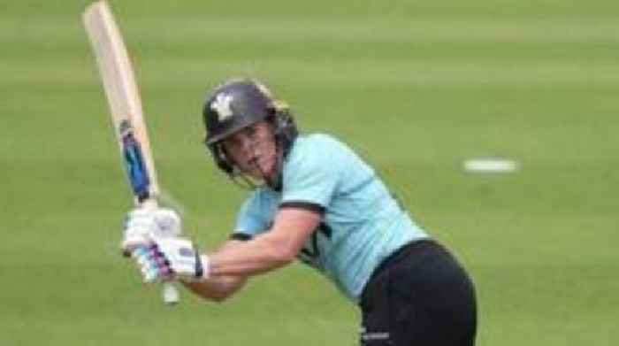 Harris stars as Surrey down Hawks