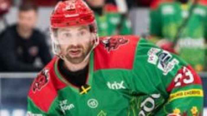 Former GB international Mosey extends Devils stay
