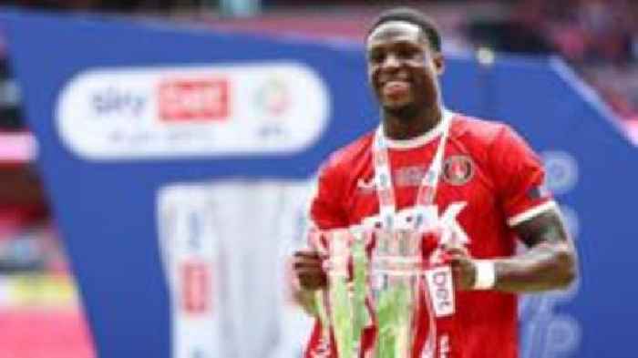 Preston sign Charlton's Small on four-year deal