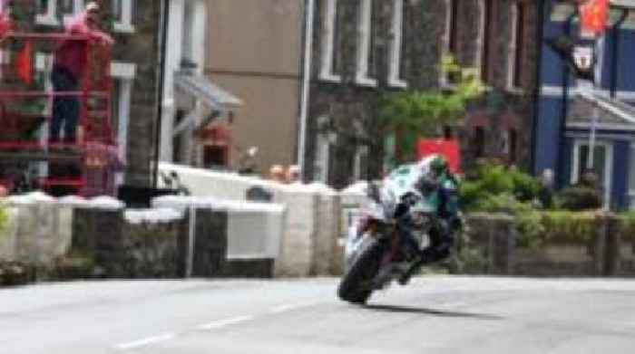 Isle of Man TT Senior race delayed by rain