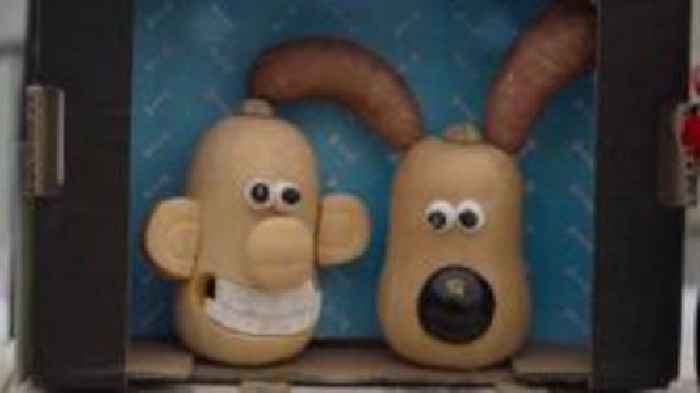 Top of the crops: Famous faces star in veggie lookalike show