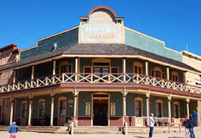 25 Dusty Pics Of Old Tucson Movie & TV Studio