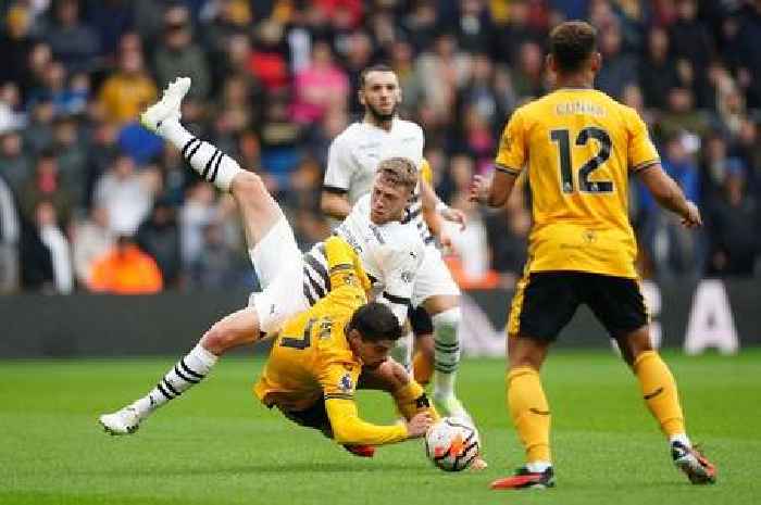 Aston Villa could hijack £20m Premier League transfer amid defender doubt
