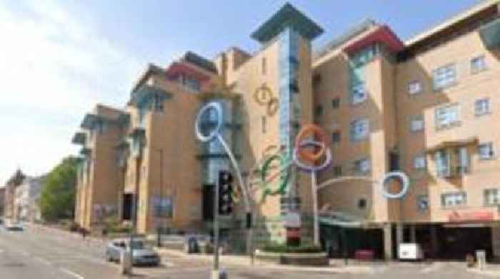Doctor suspended for sexual relationship with teen