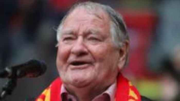 Dafydd Iwan i berfformio gyda'i fand am y tro olaf