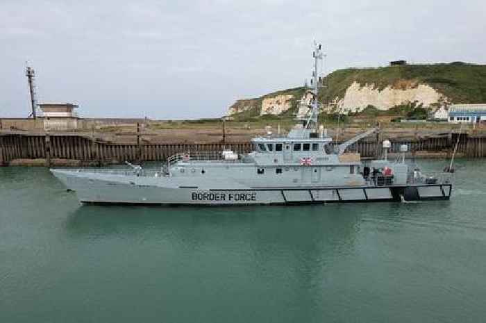 Alleged smugglers threw 230kg of cocaine into the sea