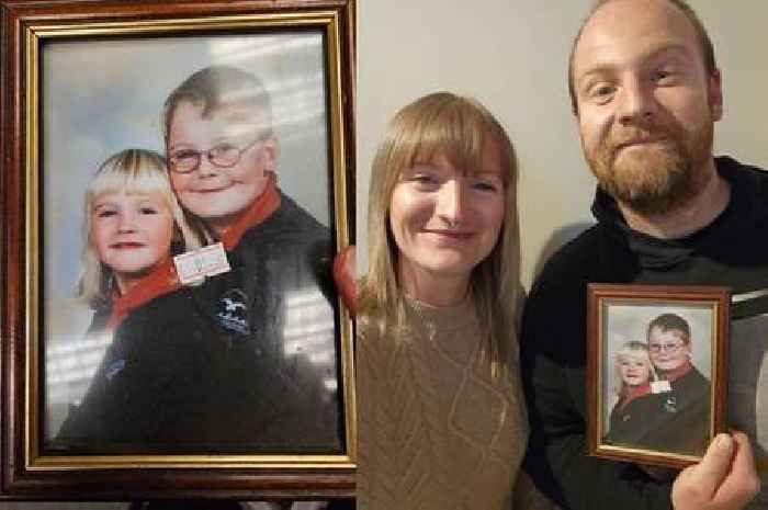 Siblings reunited with old school photo found by Scunthorpe man in charity shop