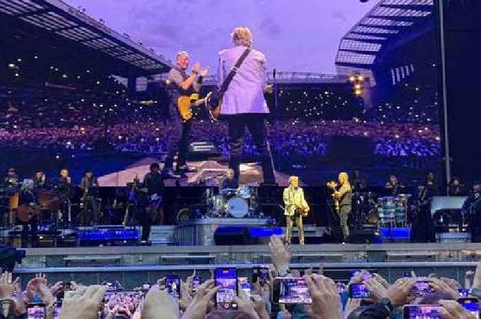 Bruce Springsteen joined by Paul McCartney at Liverpool concert