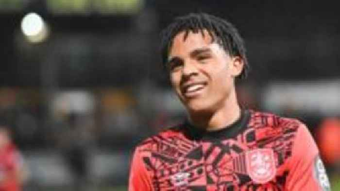 Notts bring in Huddersfield's Iorpenda on loan