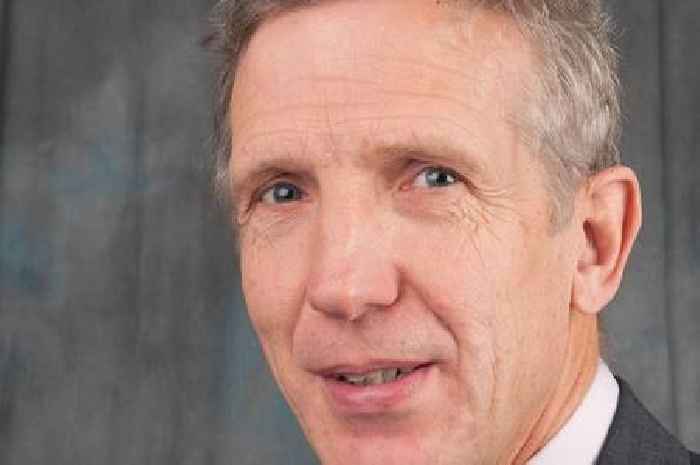 Nottinghamshire doctor Graeme Perks recalls 'catastrophe' after plastic surgeon tried to kill him