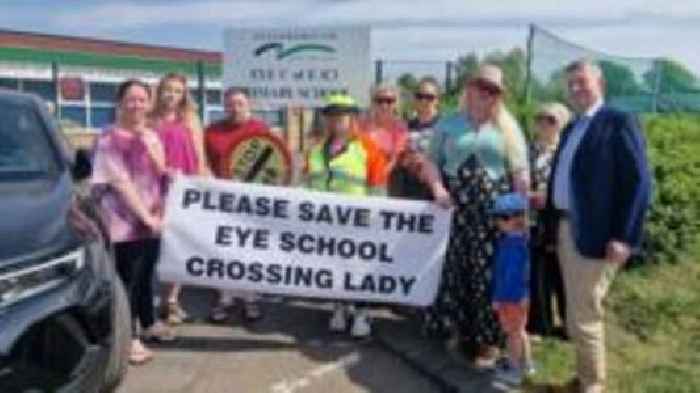 Community rallies for sacked veteran lollipop warden