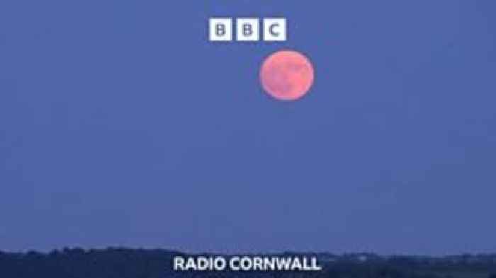 How to catch the 'Strawberry Moon' in Cornwall