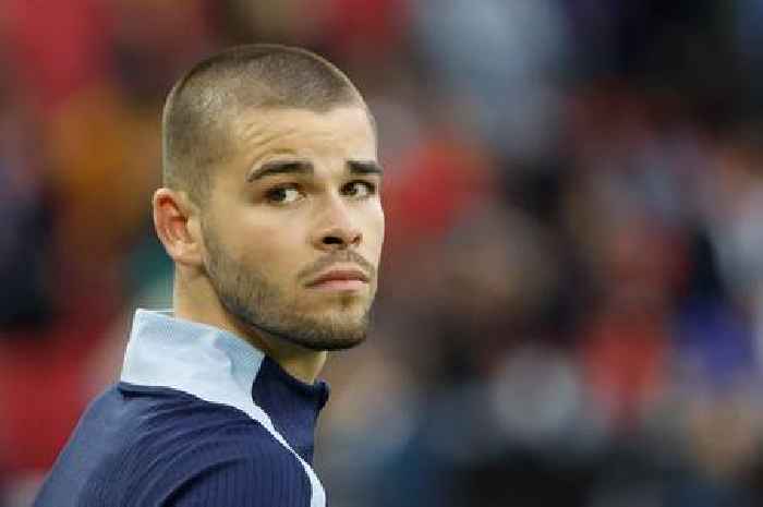 Aston Villa suffer potential blow as 'negotiations begin' for goalkeeper transfer