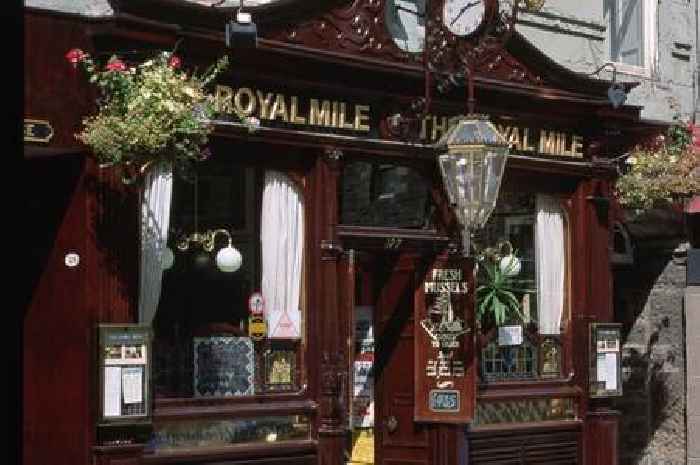 Retro pictures show what this Scottish city looked like back in the 1990s