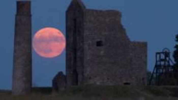 Full Strawberry Moon will be lowest in UK skies since 2006