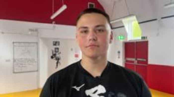 Teen heads to Japan to become pro sumo wrestler