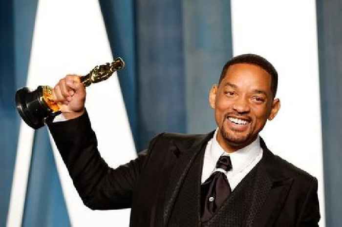 Will Smith rocks London with a surprise street performance