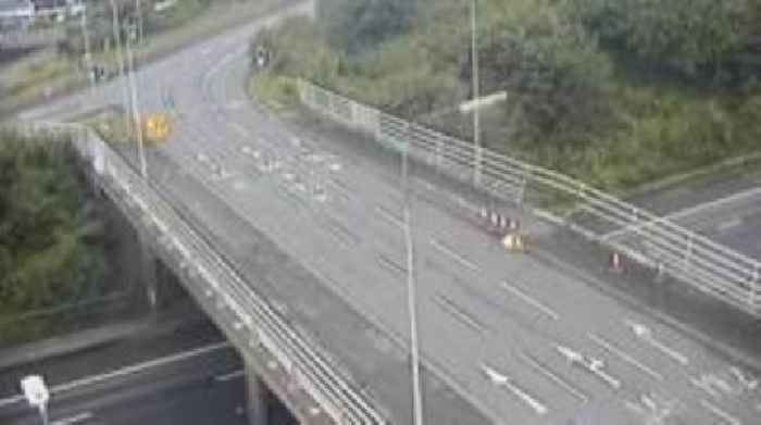 Major M62 delays after lorry crash