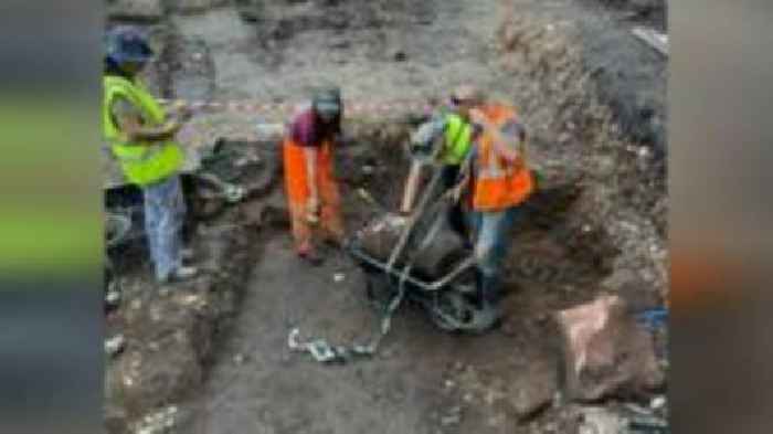 Roman column dig discovery 'tip of the iceberg'