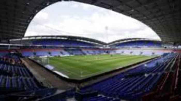 Bolton sign Felixstowe & Walton forward Warren