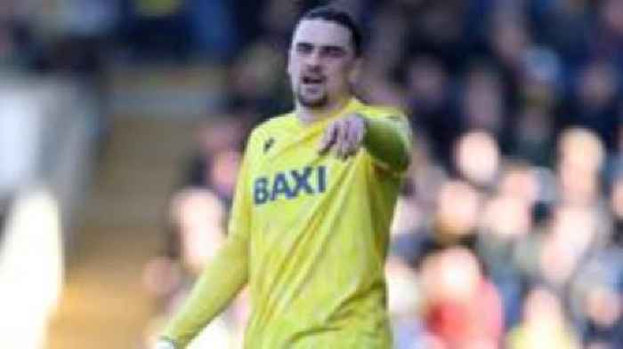 Oxford defender Brown signs new deal