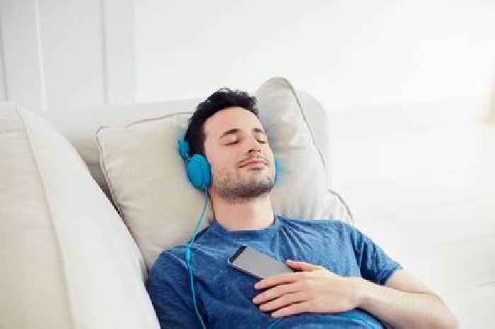 Doctor says using headphones like this could be 'bad for your brain'