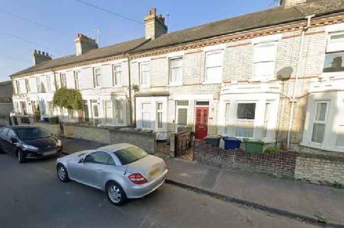 Armed police called to Cambridge street