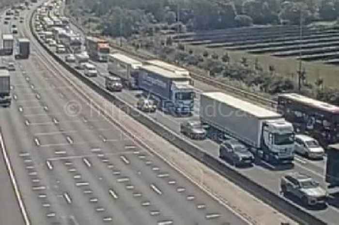 Man arrested after six car pile up on M25