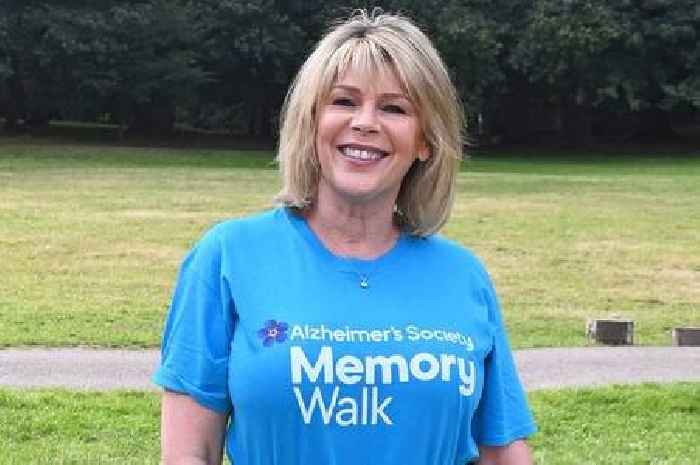 Ruth Langsford makes delicious prawn salad with easy M&S Seafood sauce dressing