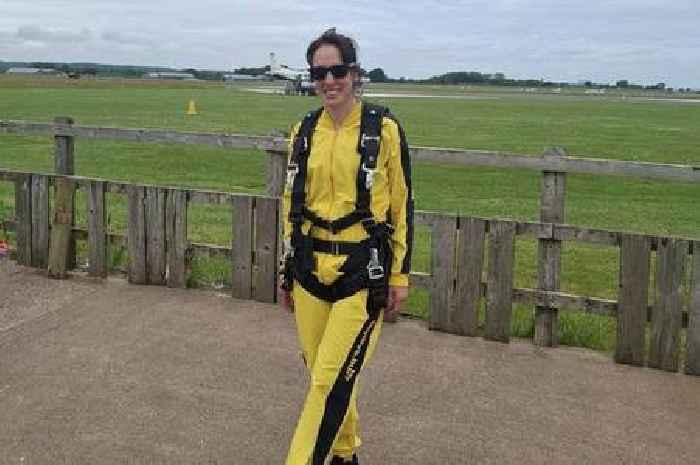 Mum-of-four who died in skydiving tragedy was bought the experience as a gift from boyfriend