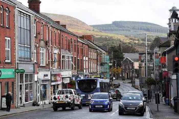 Police swoop on street after 'shots fired'