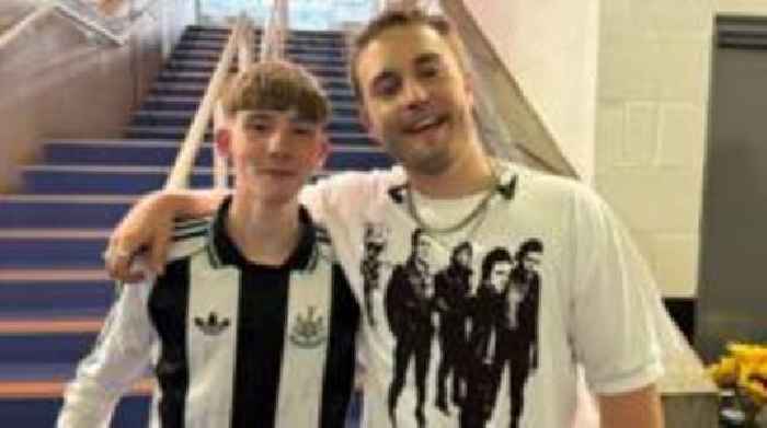 Busker 'struggled' to keep Sam Fender gig a secret