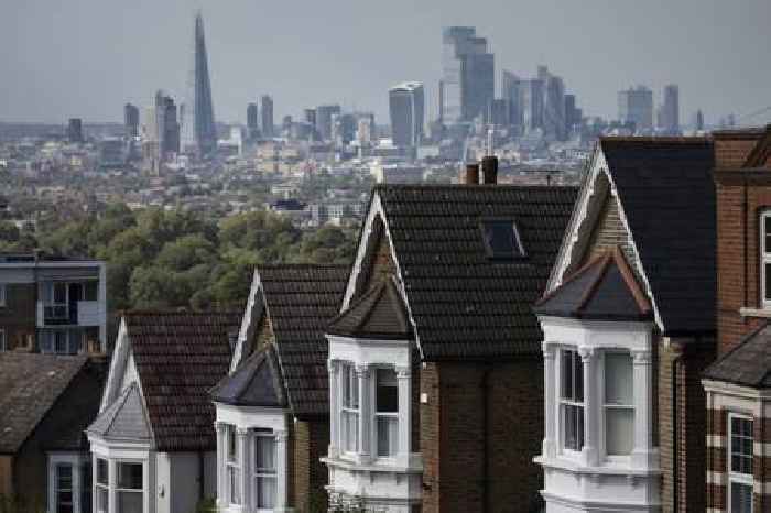 UK house prices drop as motivated sellers slash asking prices