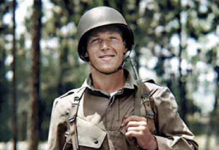 15 Photos Remembering War Heroes Of WW2