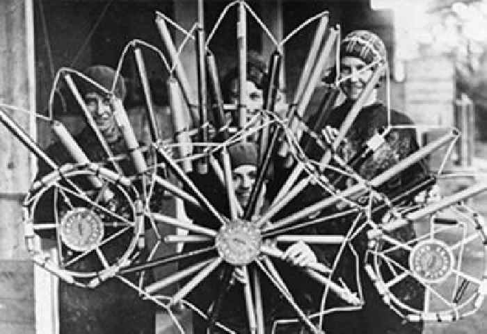 18 Explosive Pics Of Vintage Fireworks