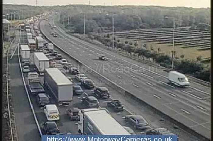 Live M25 updates as motorway completely shuts after crash near Basildon