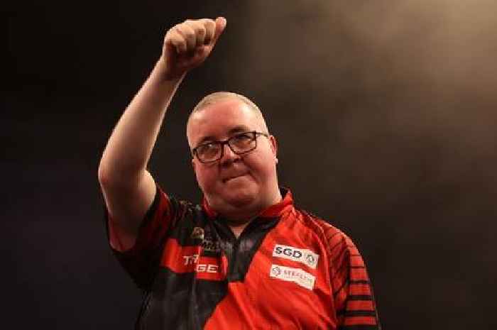 Stephen Bunting shows true colours with gesture to darts star whose child has cancer