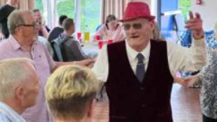 Man hosts his own wake to 'celebrate life'