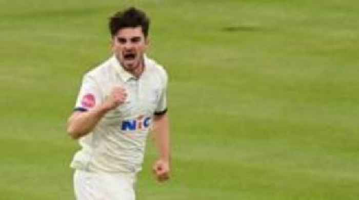 Bears sign Yorkshire all-rounder Thompson for 2026