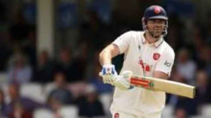 All-rounder Walter signs new Essex deal until 2028