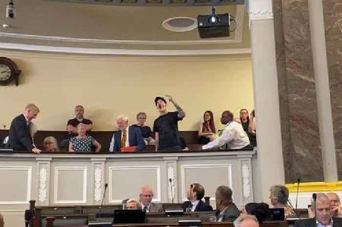 Birmingham City Council meeting dramatically halted amid angry bin strike questions from public