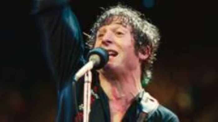 Jeremy Allen White sings as Bruce Springsteen in first trailer for biopic