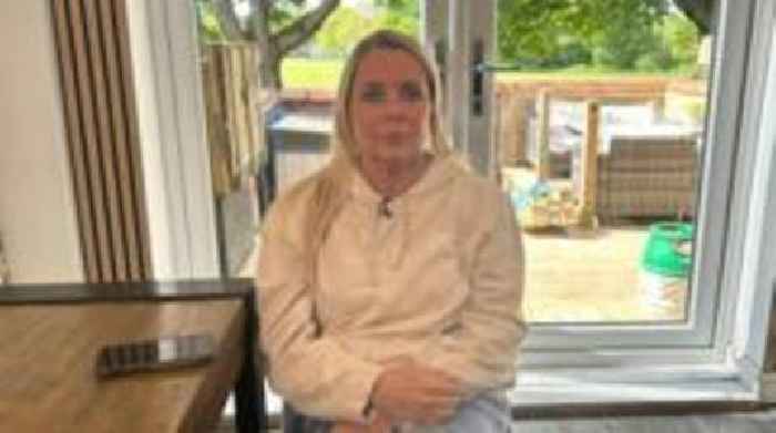 Anger at lack of action on 'Oasis ticket scammer'