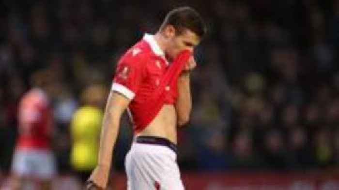 Mullin told not to give up on Wrexham dream