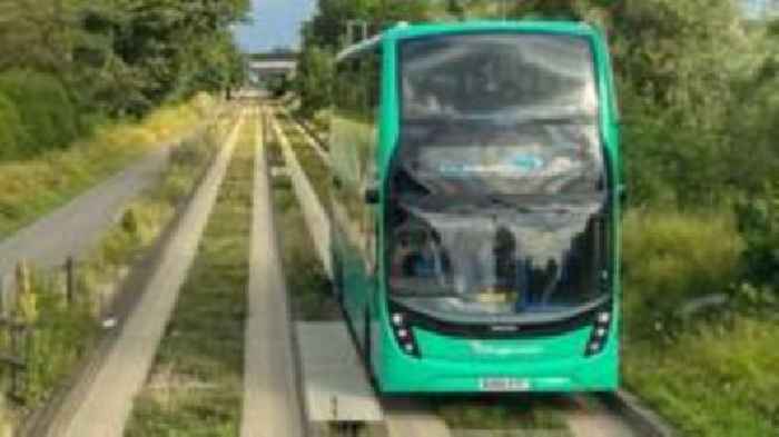 Guided busway safety fence gets go-ahead