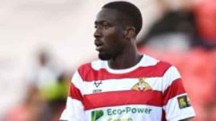 Stockport sign Doncaster centre-back Olowu